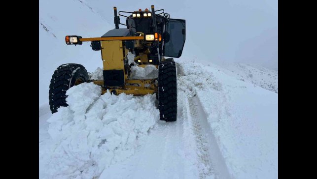 Elazığ'da 41 köy yolunu açma çalışması sürüyor