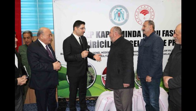 Erzincan'da çiftçilere yerli ve milli tohum dağıtıldı