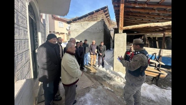 Jandarma ekipleri suç olaylarına karşı vatandaşları bilgilendiriyor