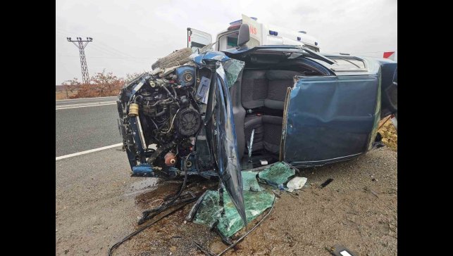 Malatya'da devrilen araç kağıt gibi dağıldı