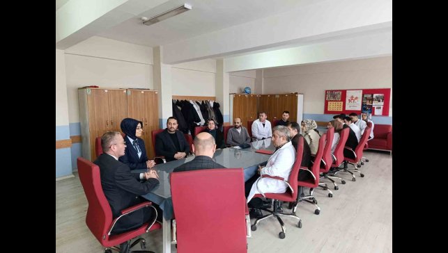 Ağrı Milli Eğitim Müdürü Kökrek'ten PISA kapsamındaki okullara ziyaret