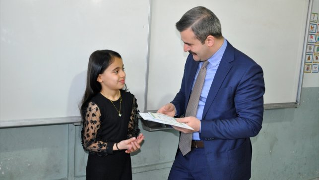 Çukurca'da öğrenciler karne heyecanı yaşadı