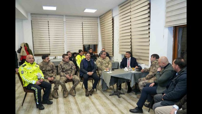 Vali Çelik, yılbaşında mesai yapan ekipleri ziyaret etti