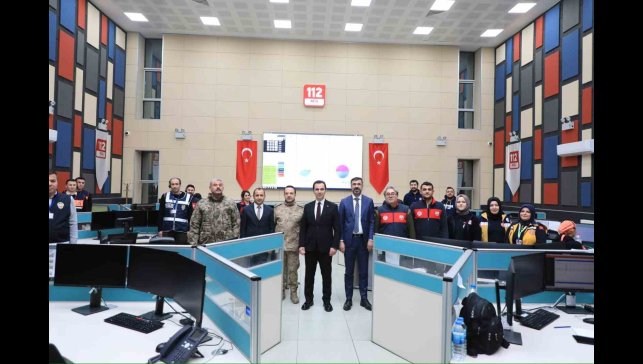 Vali Karakaya yılbaşında mesai yapan ekipleri ziyaret etti