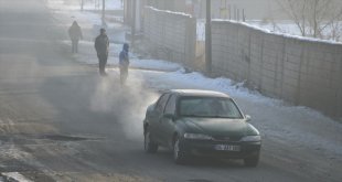 Termometrelerin eksi 15'i gösterdiği Ağrı'da Murat Nehri'nden buz kütleleri aktı