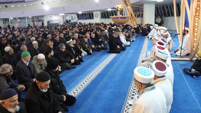 Erzincan'da sabah namazında buluşan vatandaşlar Gazze için yürüdü