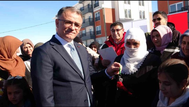 Van'da eşini kaybetmiş ihtiyaç sahibi 51 kadın evlerine kavuştu
