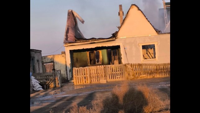 Iğdır'da çıkan yangında ev kullanılamaz hale geldi