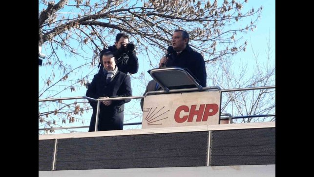 CHP Genel Başkanı Özel, Kars'ta partisinin il binasının açılış töreninde konuştu: