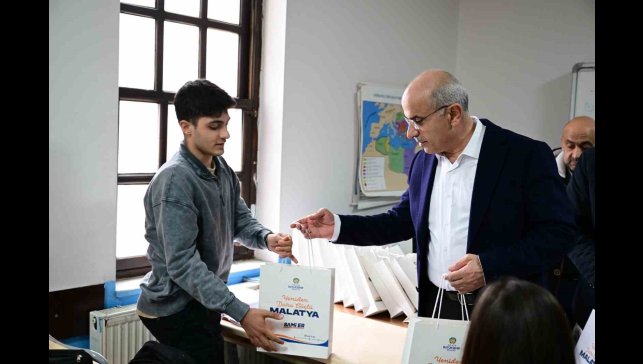 Semt konaklarında okuyan öğrencilere kitap desteği