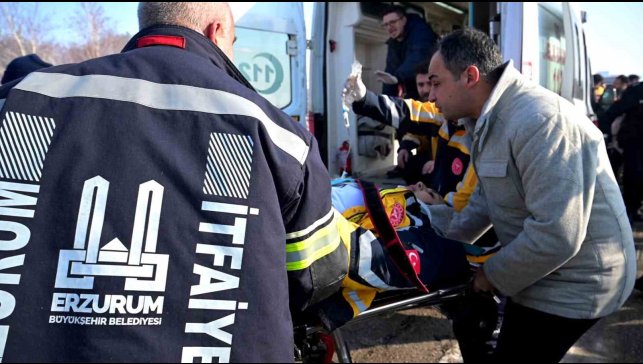 Erzurum'da ambulanslarında karıştığı trafik kazası: 9 yaralı
