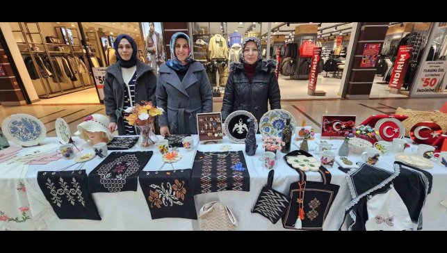 Tatvan'da ADEM kursiyerlerinin el emeği ürünleri sergilendi