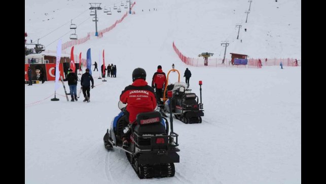 Hesarek Kayak Merkezi'nde JAK görev başında