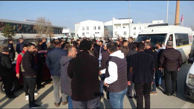 Malatya'da servis taşımacılığı yapan şoförlerden 'trafik cezası' tepkisi