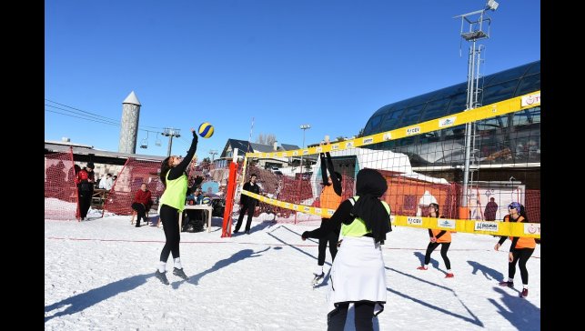 EİT 2025'te kar voleybolu heyecanı