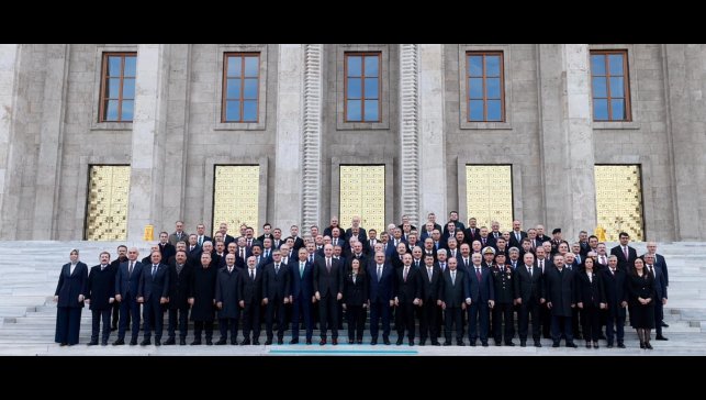 Vali Aydoğdu Gazi Meclisinde düzenlenen programa katıldı