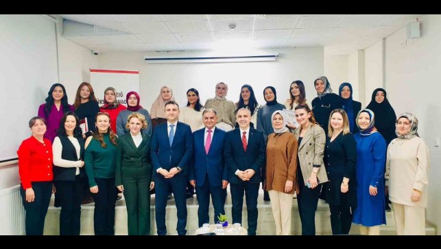 Elazığ'da öğretmen adayları sertifikalarını aldı