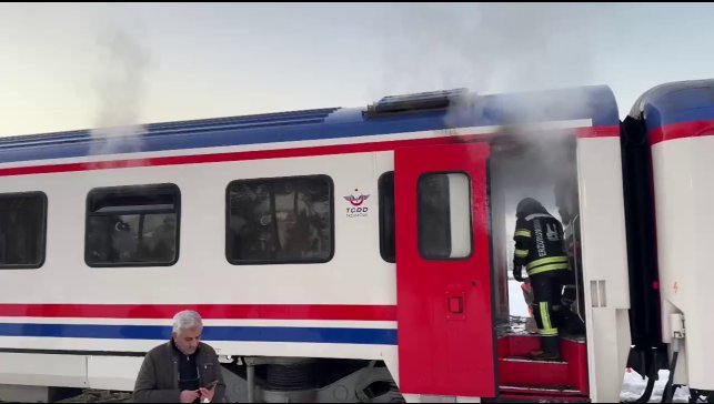 Turistik Doğu Ekspresi vagonunda çıkan yangına itfaiye müdahale etti
