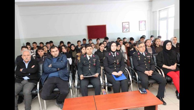 Jandarmadan öğrencilere kariyer etkinliği