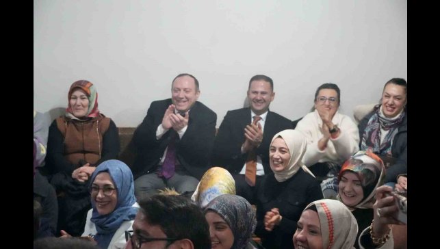 Öğretmen Akademileri'nde köy seyirlik oyunları