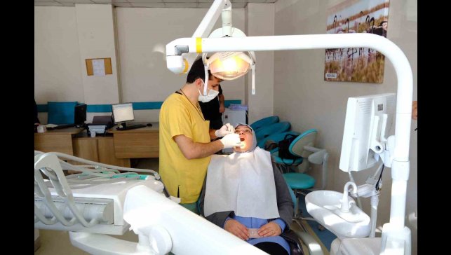 Van Ağız ve Diş Sağlığı Merkezi'nde implant tedavisi yapılıyor
