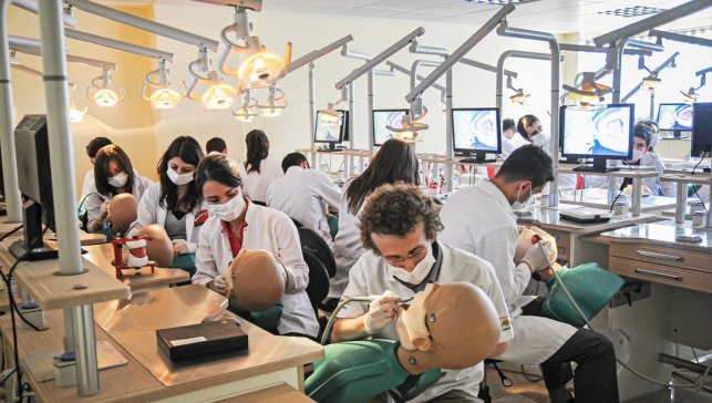 Atatürk Üniversitesi Diş Hekimliği Fakültesi'nde "Temel Diş Hekimliği Birimi" açıldı