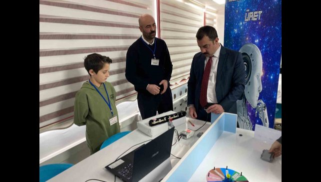 Arpaçay Kaymakamı Akköz, Blok tabanlı kodlama sergisine katıldı