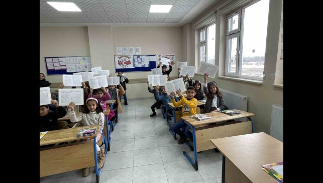 Malazgirt'te 11 bin 641 öğrenci karne sevinci yaşadı