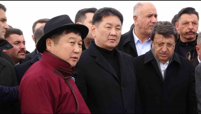 Moğolistan Cumhurbaşkanı Aladağ Saray kalıntısını inceledi