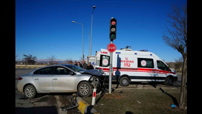 Muş'ta otomobiller çarpıştı: 6 yaralı