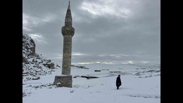 Ağrı'daki cami minaresi Yazıcı Barajı'nın simgesi oldu