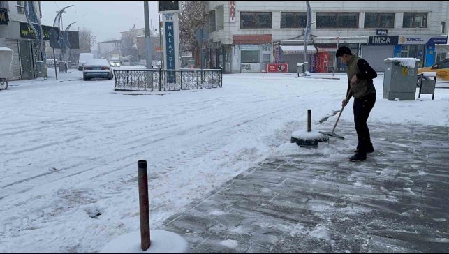 Malazgirt'te kar yağışı