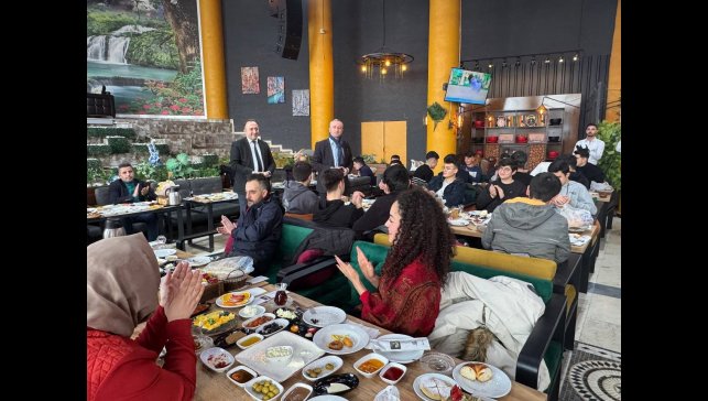 Ağrı'da üniversite sınavına hazırlık kampı kapsamında kahvaltı etkinliği