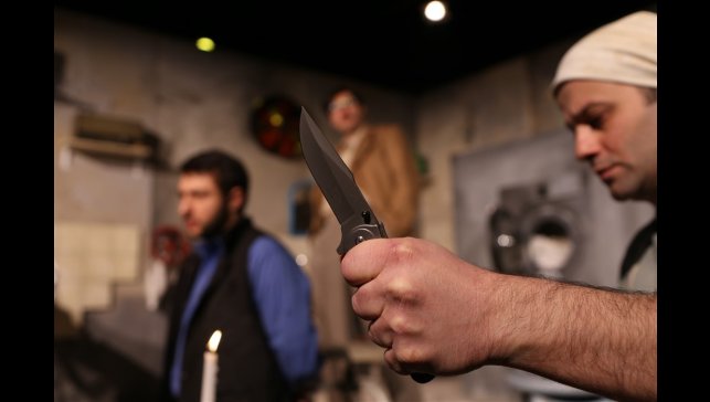 Van Devlet Tiyatrosu 2. sahnesini 'Maskeliler' oyunu ile açtı