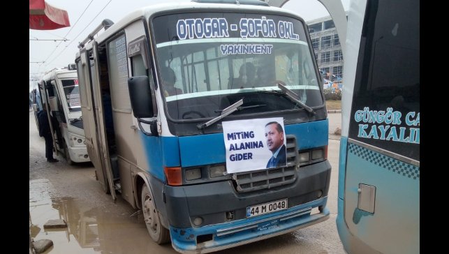 Cumhurbaşkanı Erdoğan'ın programına vatandaşları ücretsiz taşıyorlar