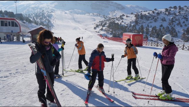 Ergan'da sömestir tatilinde "dağ kayağı" heyecanı
