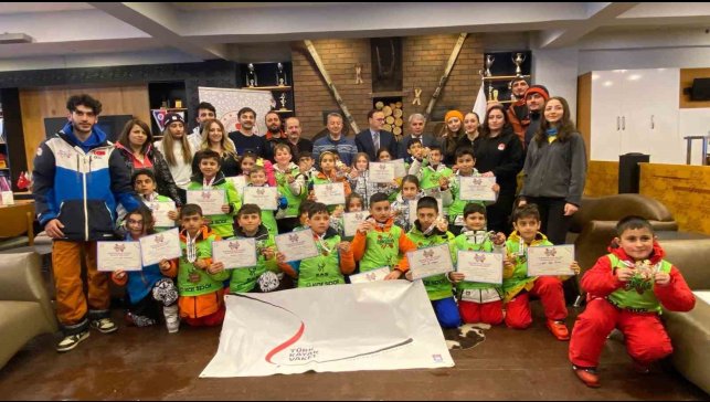 Yakutiye'de "Kar Tanesi" projesiyle öğrenciler kayak sporuyla buluşuyor