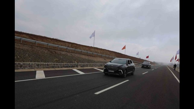 Açılışı yapılan yolda ilk tur Togg'la test edildi