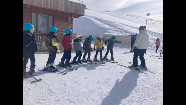 Hakkari'de geleceğin kayakçıları yetiştiriliyor