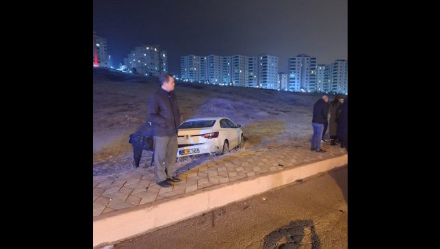 Elazığ'da trafik magandası dehşeti: Çarptığı otomobili araziye savurup, olay yerinden kaçtı