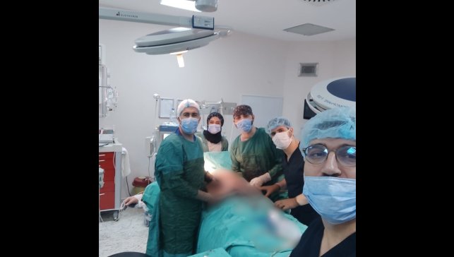 Bingöl'de bir hastaya, 7 saatlik plastik estetik cerrahi operasyon gerçekleştirildi
