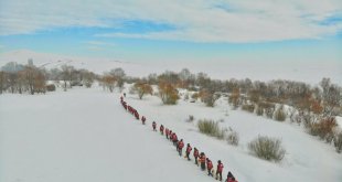 Ağrı'da yaban hayvanları için doğaya 1 ton yem bırakıldı