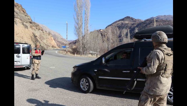 Olur'da jandarmadan asayiş uygulaması