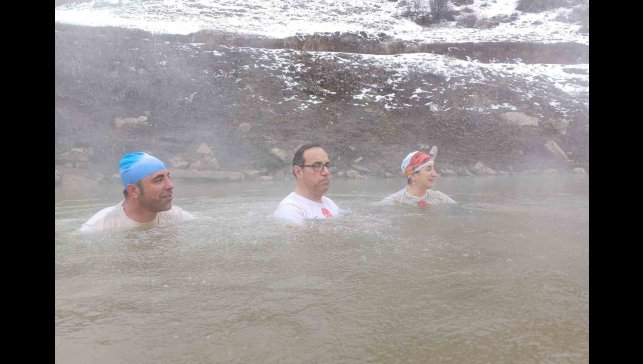 Dondurucu soğukta kaplıca keyfi