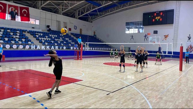 Hakkarili kadınlar voleybolda buluşuyor