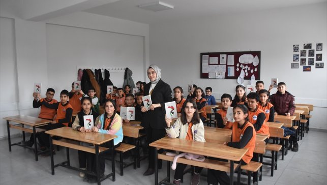 Vanlı öğrenciler Filistin'deki dramı anlattıkları yazılarını kitaplaştırdı