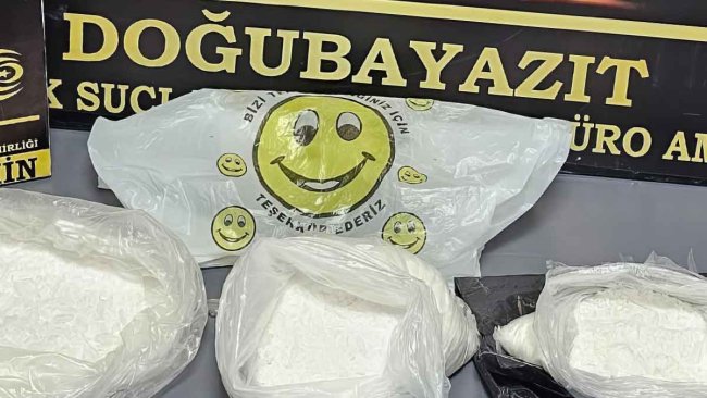Tırda 3 Paket Halinde Bulundu: Ağrı'da 1 Kilo 728 Gram Metamfetamin Ele Geçirildi