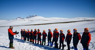 AFAD ekipleri 2 bin 225 rakımlı bölgede çığda arama kurtarma eğitimi alıyor