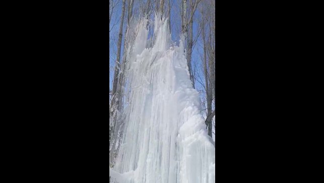 Donan çeşme ilginç görüntü oluşturdu