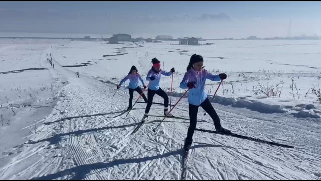 Yüksekovalı kayakçılar, karlı dağlarda yarışmalara hazırlanıyor